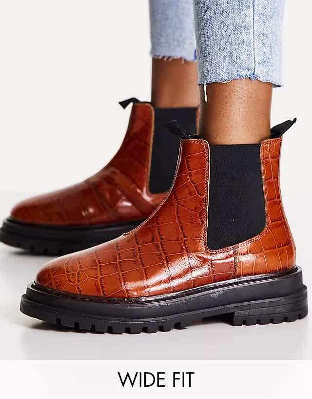 Appreciate leather chelsea boots in tan croc