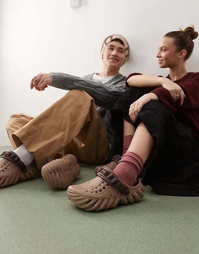 Unisex Echo clogs in latte brown