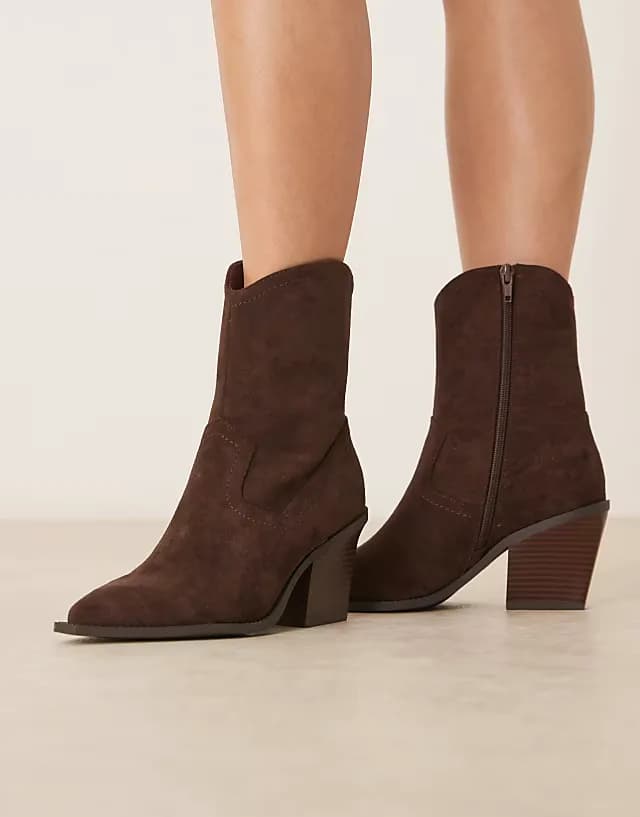 Remedy heeled western boots in chocolate suedette