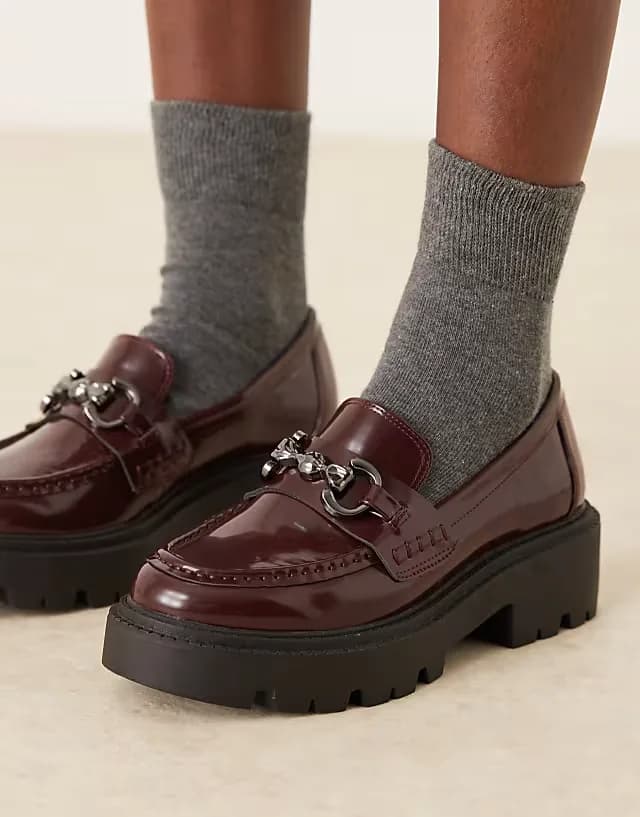 Milan chunky chain detail loafers in burgundy