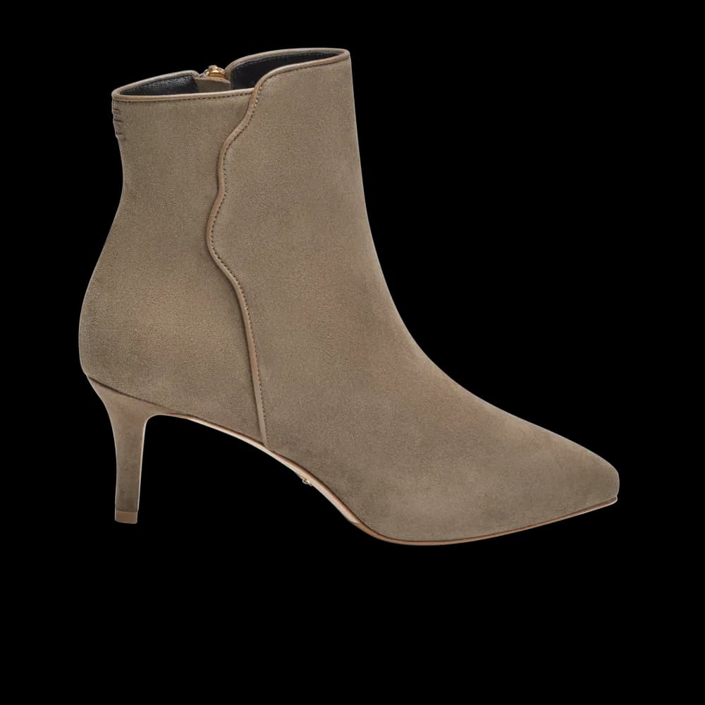 Sarah Flint shoe preview