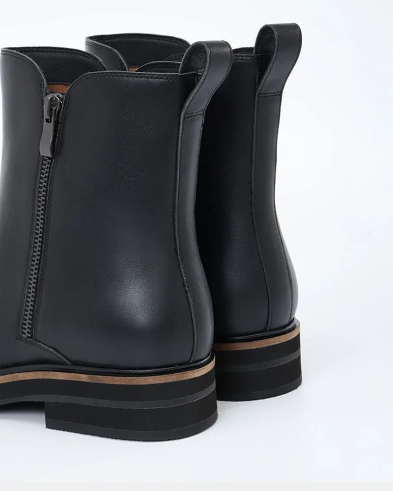 City Voyager Leather Zip Boots
