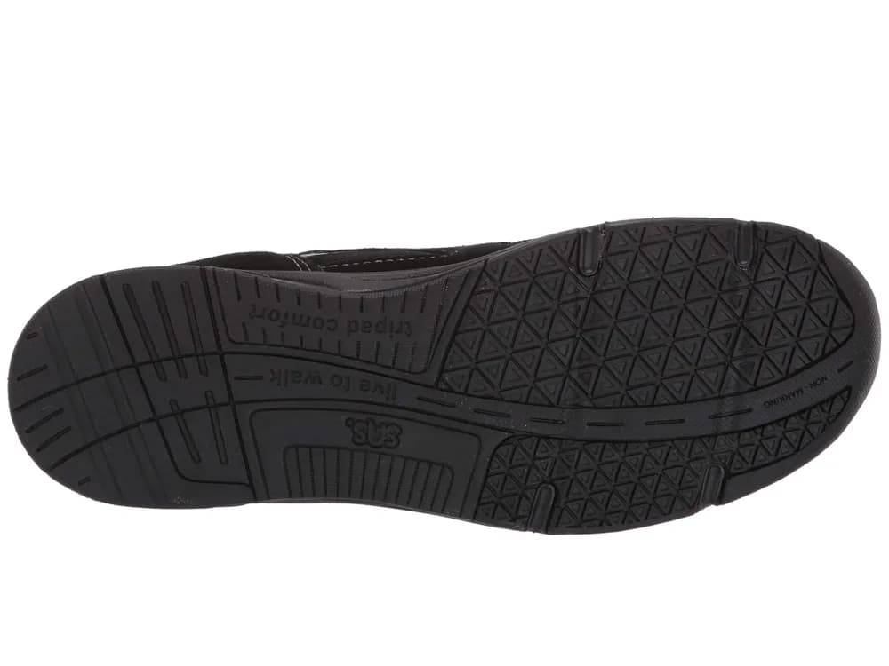 Tour Mesh Comfort Walking Sneaker